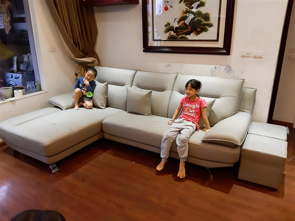 Tham khảo nhiều nơi nhưng chị Ngọc vẫn quyết định chọn mua sofa da tại ERADO