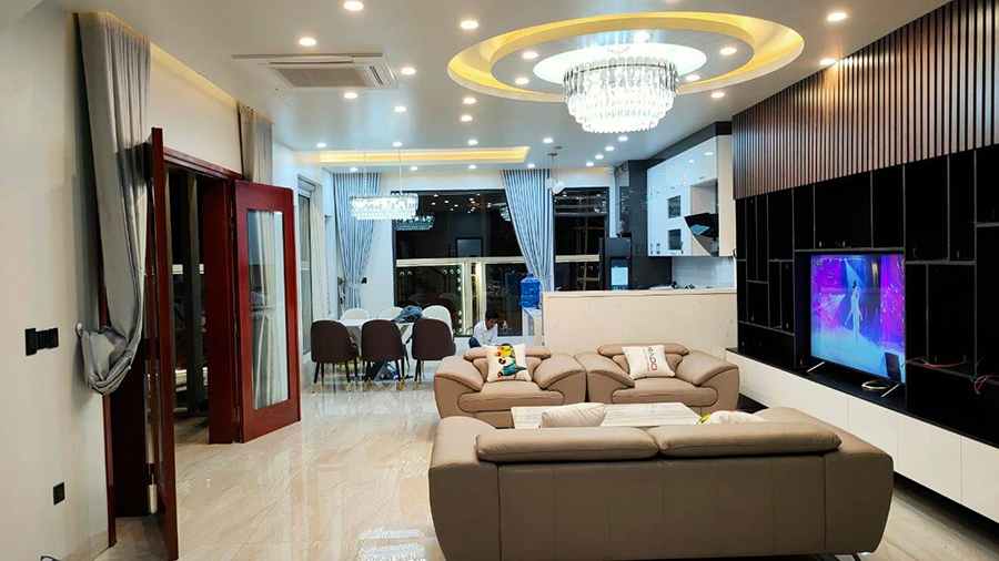 Sofa da Malaysia Vinh: Tạo điểm nhấn cho phòng khách của bạn với chiếc sofa da Malaysia Vinh đẹp mắt, thoải mái và chất lượng cao. Độ bền và độ sang trọng của sản phẩm này sẽ chinh phục đam mê của bạn.