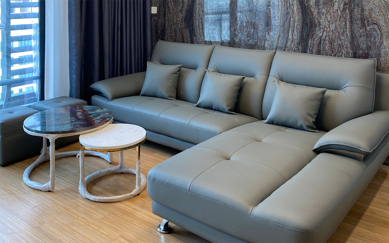Sofa Erado bọc da cao cấp: Chiếc sofa Erado bọc da cao cấp được thiết kế đẹp mắt và đầy tính thẩm mỹ. Chất liệu da đẹp và thoải mái của nó sẽ giúp bạn thư giãn sau những giờ làm việc căng thẳng. Ngoài ra, chiếc sofa này còn có tính năng chống thấm và dễ dàng vệ sinh, giúp cho việc bảo quản và sử dụng trở nên dễ dàng hơn bao giờ hết. Hãy xem hình ảnh để có cái nhìn đầy đủ về chiếc sofa này!