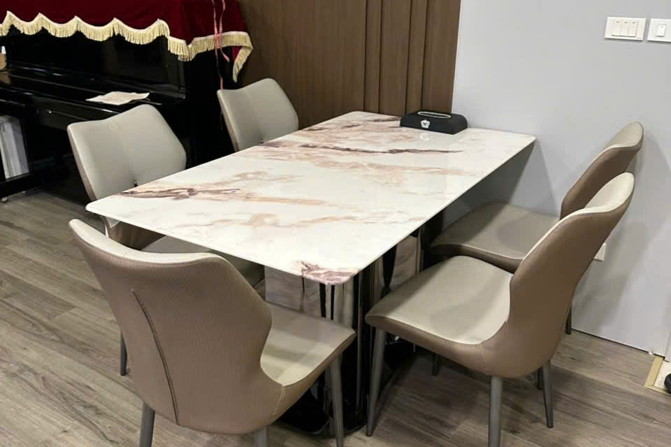 ERADO BÀN GIAO THÀNH CÔNG BỘ BÀN ĂN 6 GHẾ HIỆN ĐẠI CHO GIA ĐÌNH CHỊ LÀNH Ở LÊ QUANG ĐẠO