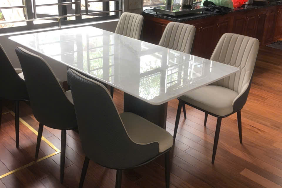 ERADO BÀN GIAO THÀNH CÔNG BỘ BÀN GHẾ ĂN HIỆN ĐẠI CHO GIA ĐÌNH ANH CẨN Ở HẢI DƯƠNG
