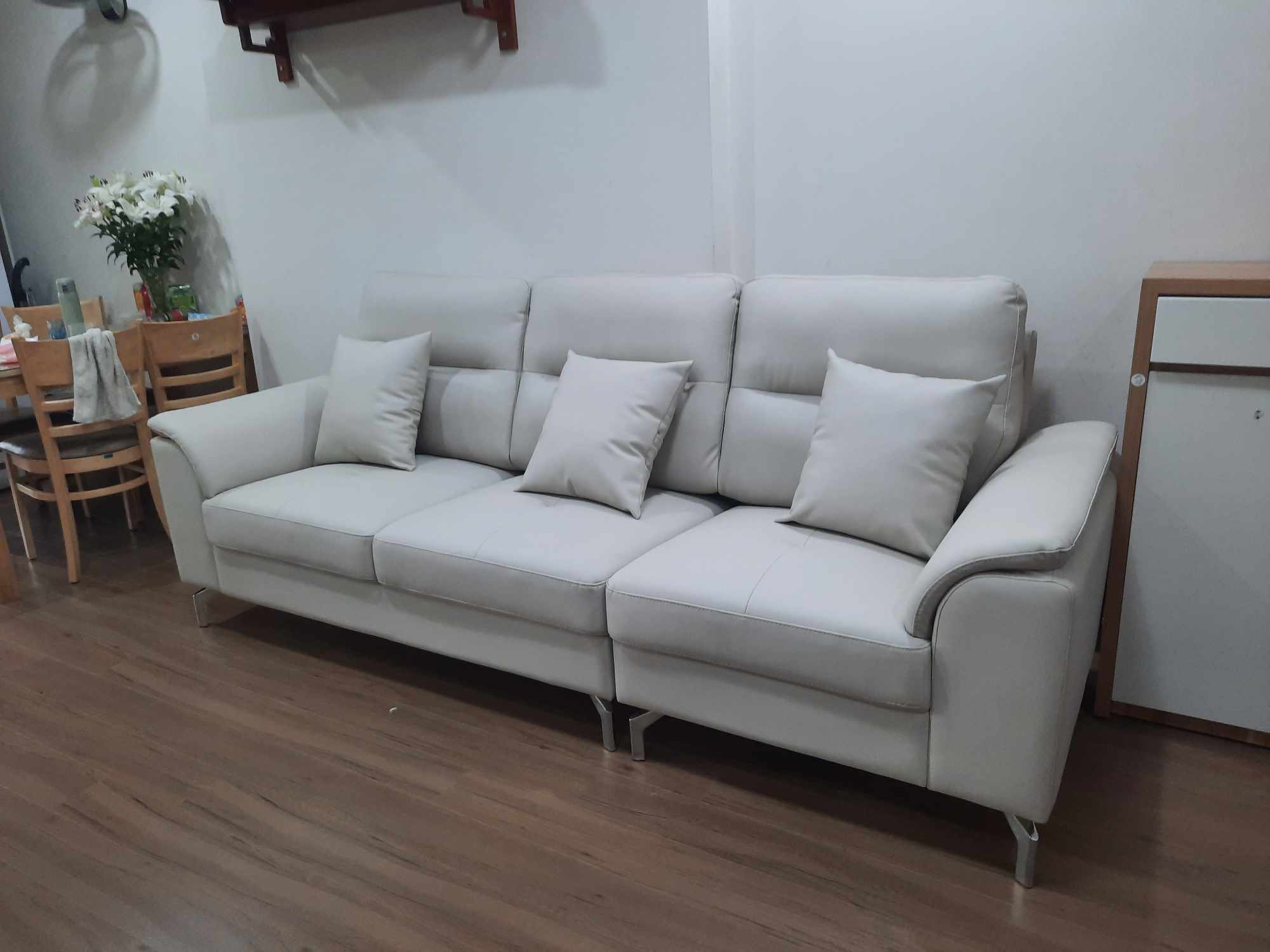 ERADO BÀN GIAO THÀNH CÔNG BỘ SOFA DA HẠNG SANG CHO CHỊ NGÂN Ở VESTA PHỐ XỐM