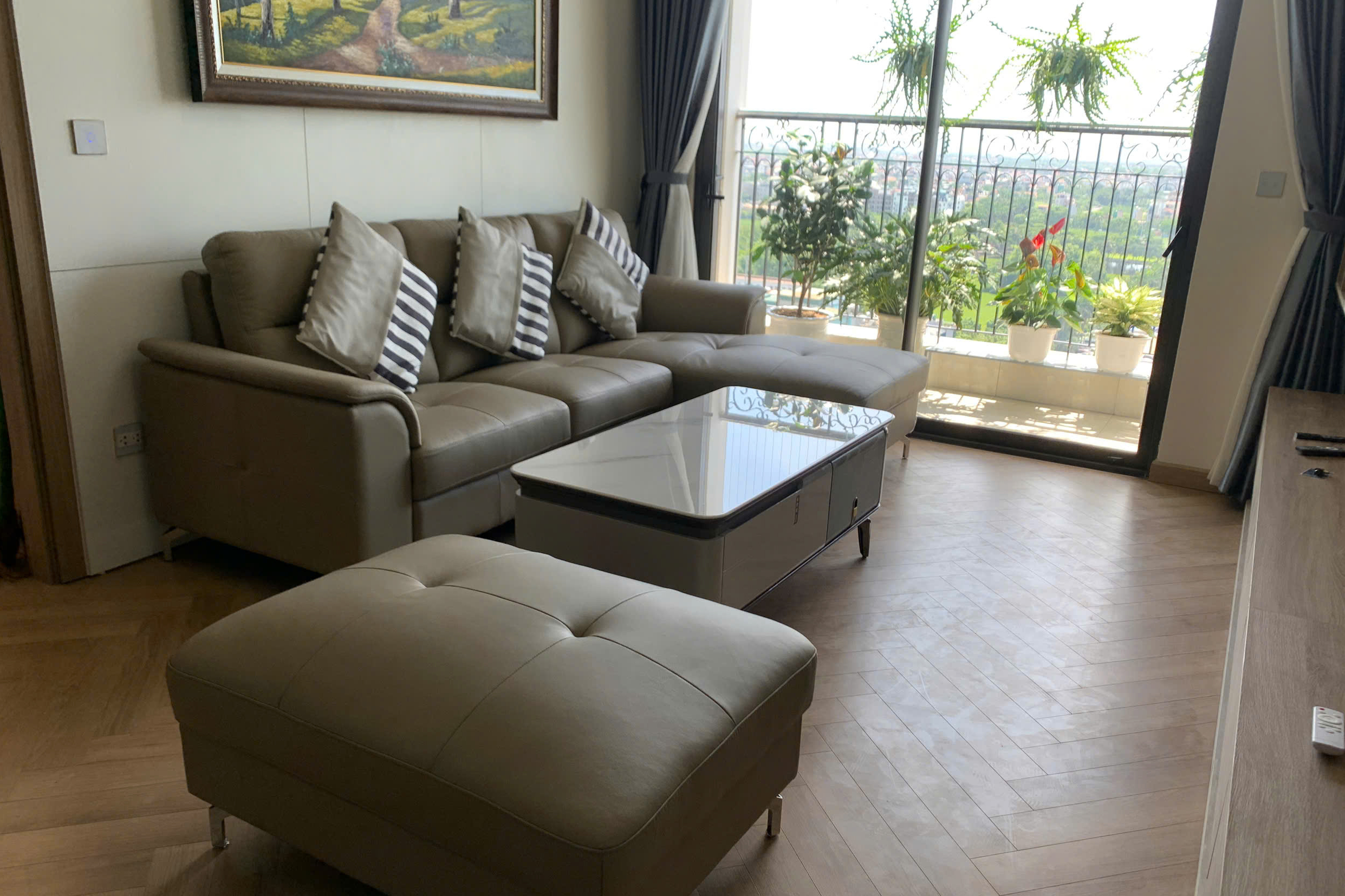 ERADO BÀN GIAO THÀNH CÔNG SOFA BÀN TRÀ CHO GIA ĐÌNH CHỊ VÂN ANH Ở HOÀNG MAI