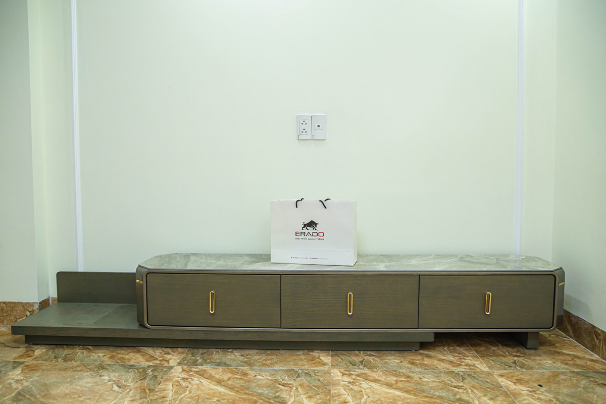 Khám phá không gian phòng khách hiện đại, trang nhã của gia đình chị Nga ở Hương Viên