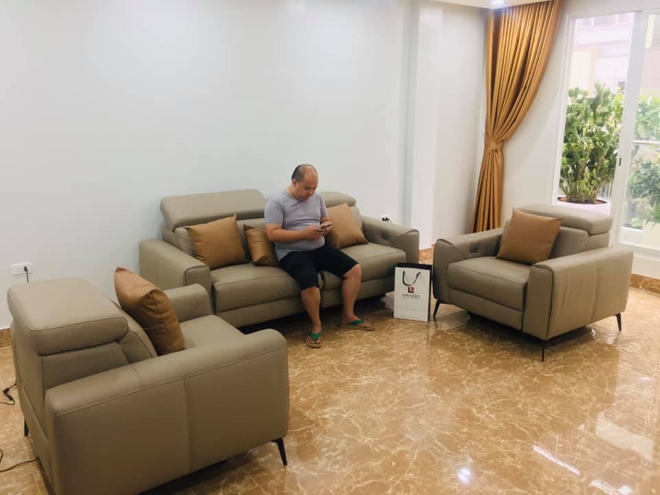 Bàn giao bộ sofa da thật nâng chân cho anh Tuấn ở Văn Khê - Hà Đông