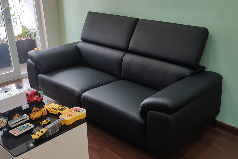 Sofa nhà anh Tuấn, Nguyễn Tuân