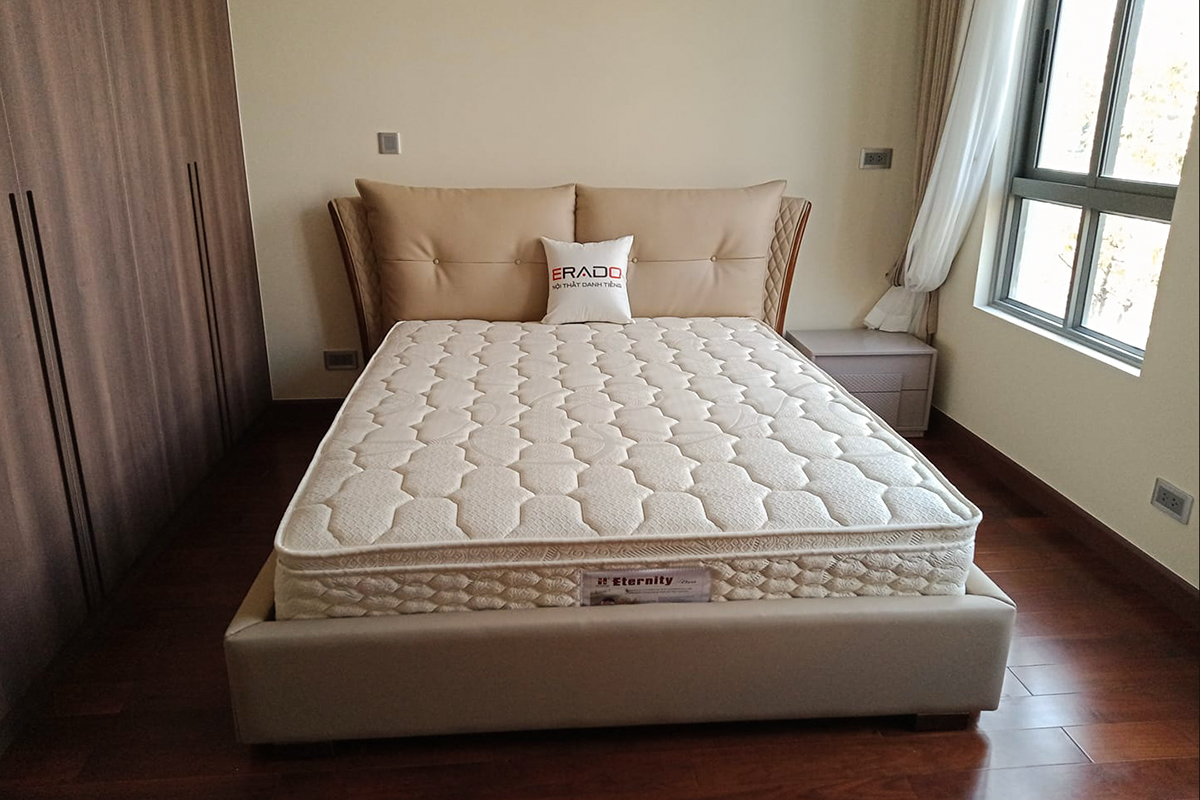 Chị Vân trở thành khách hàng tiếp theo sở hữu mẫu giường ngủ bọc da hiện đại tại ERADO