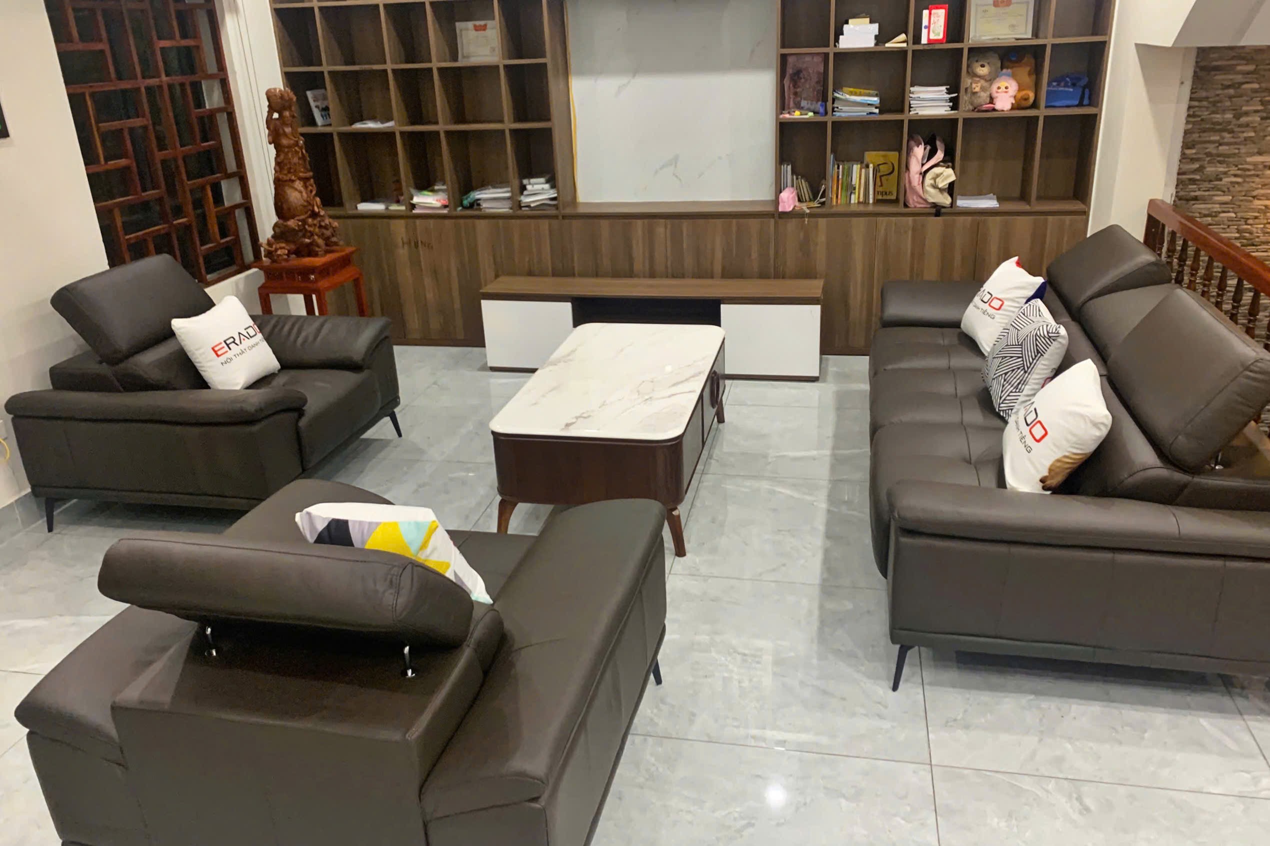ERADO BÀN GIAO THÀNH CÔNG BỘ SOFA DA THẬT NHẬP KHẨU CHO GIA ĐINH CHỊ NGA Ở VĂN PHÚ
