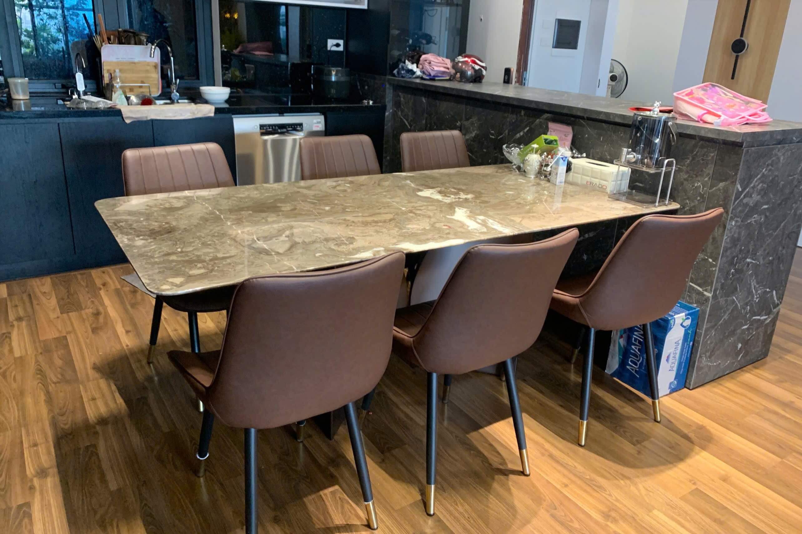 ERADO BÀN GIAO BÀN GHẾ ĂN CHO GIA ĐÌNH ANH GIANG Ở HỒ TÙNG MẬU