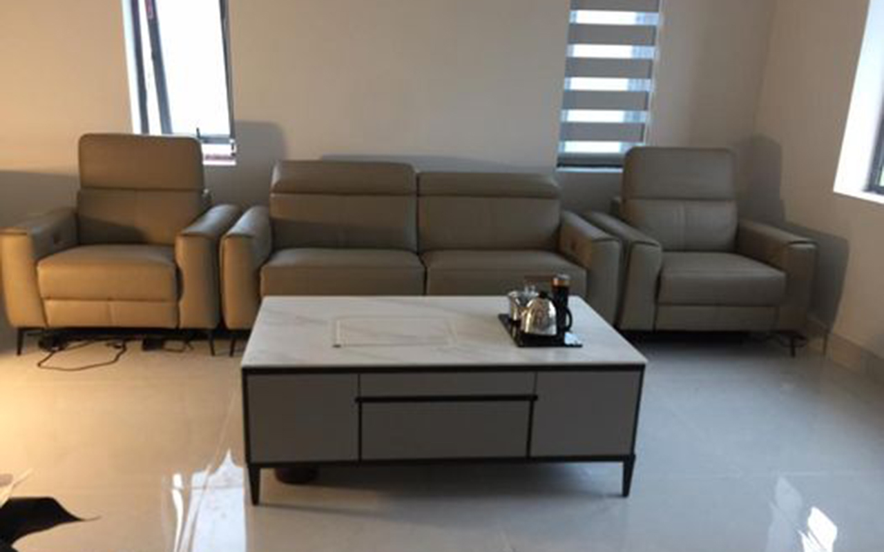 Hoàn thiện phòng khách hiện đại với bộ Sofa văng màu ghi xám cho nhà anh Hoàng ở Phú Thọ