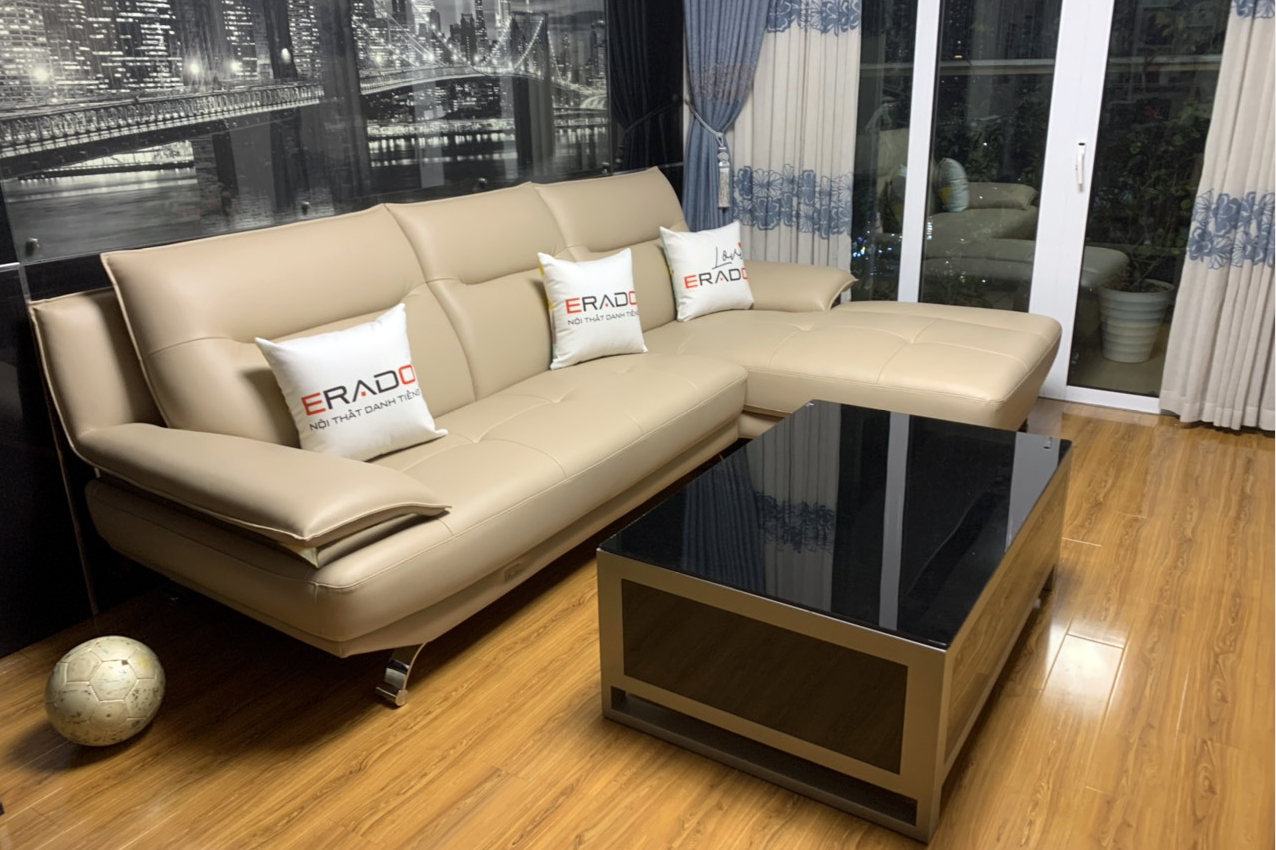 Sofa góc chữ L của ERADO là lựa chọn hoàn hảo cho nội thất phòng khách của bạn. Với họa tiết đẹp mắt và bề mặt êm ái, sofa này đem đến sự thoải mái và sang trọng trong không gian sống của bạn. Hãy đến và xem hình ảnh liên quan để khám phá sản phẩm nội thất chất lượng cao này.