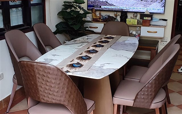 Không gian sống thêm tiện ích cùng bộ bàn ăn mặt đá cao cấp Erado tại nhà anh Duy ở Minh Khai