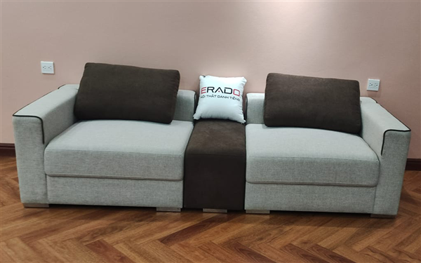 Mẫu sofa vải lạ mắt tạo điểm nhấn khác biệt trong phòng khách nhà anh Linh ở Hải Dương