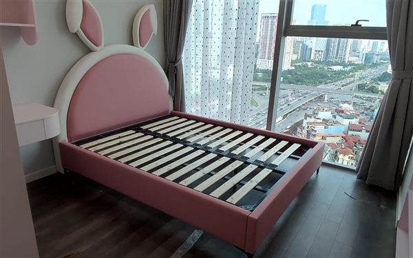 Phòng ngủ đáng yêu cùng mẫu giường Erado mà anh Tuấn ở The Nice mua tặng con gái