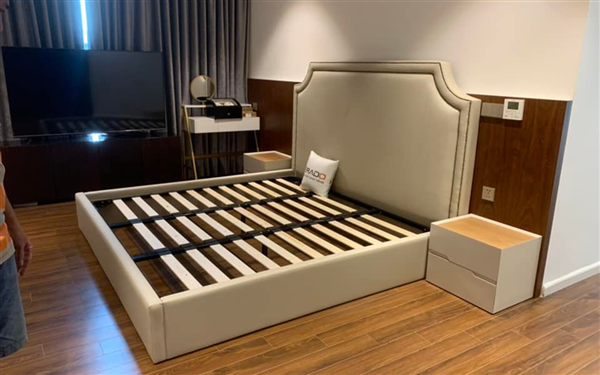 Mẫu giường ngủ bọc vải Erado với sự sang trọng độc đáo trong phòng ngủ nhà anh Vân ở Châu Văn Liêm