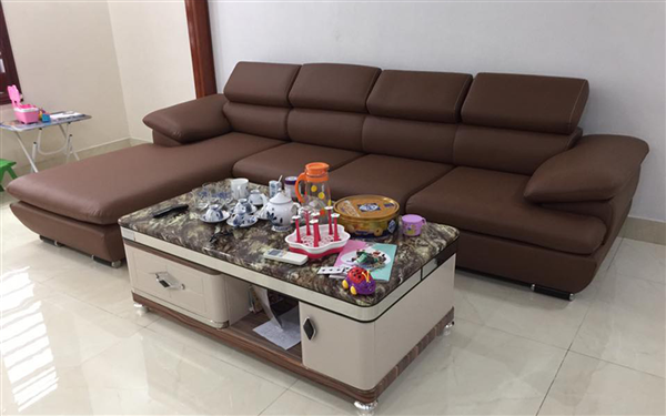 Chiêm ngưỡng bộ sofa bọc da nâu sáng hoàn hảo cho phòng khách nhà anh Khánh ở Hải Dương