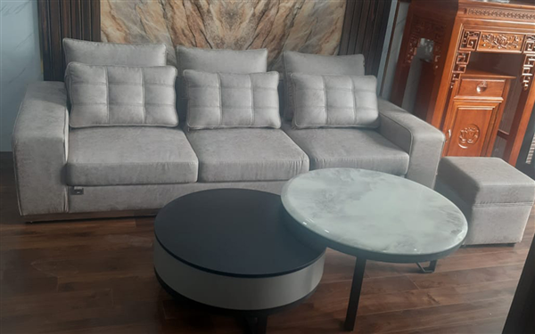anh Lanh ở Thanh Trì đã sở hữu mãu sofa bọc da Erado màu xám ghi với thiết kế độc đáo