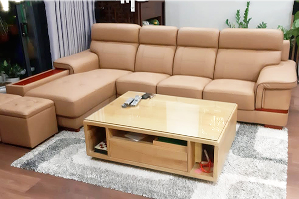 Mẫu sofa da phối gỗ hiện đại được anh Nam đặt hàng tại Erado