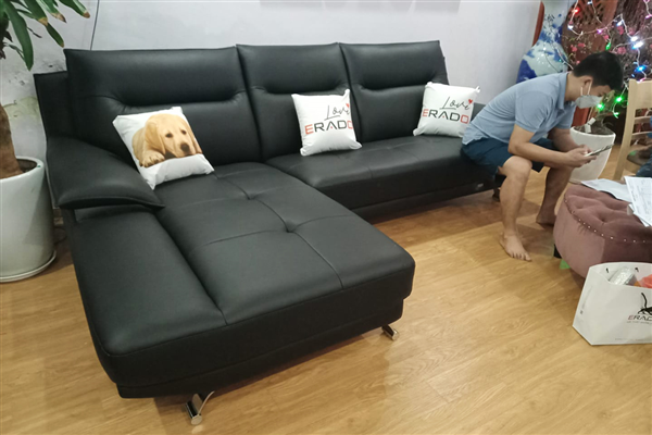 Tô điểm phòng khách hiện đại của gia đình anh Nhơn tại KĐT Văn Khê với sofa da hạng sang
