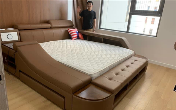 Giường ngủ thông minh nhiều tính năng Erado đã cập bến tới phòng ngủ nhà anh Quang ở Văn Phú