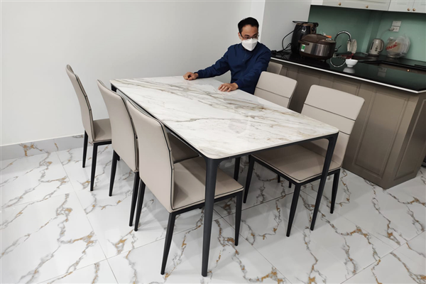 Hoàn thiện phòng ăn hiện đại cho gia đình anh Sỹ ở Xuân Phương với bàn ăn đá marble