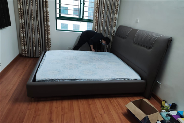 Hoàn thiện không gian phòng ngủ với giường da thật cho gia đình anh Tiến ở Lê Văn Lương