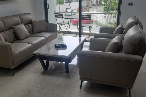 Sofa bộ ERADO kiến tạo vẻ đẹp sang trọng, bề thế cho phòng khách nhà anh Thuận
