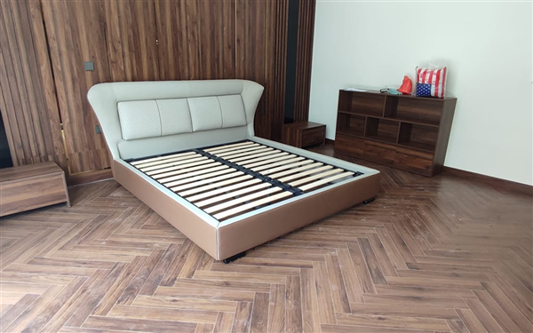 Thiết kế mới lạ của mẫu giường ngủ bọc da Erado trong phòng ngủ nhà chị Yến ở Triều Khúc