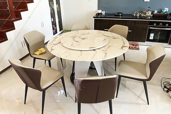 Chị Bắc sở hữu mẫu bàn ăn tròn xoay thông minh - Xu hướng mới bán chạy nhất tại Nội thất Erado