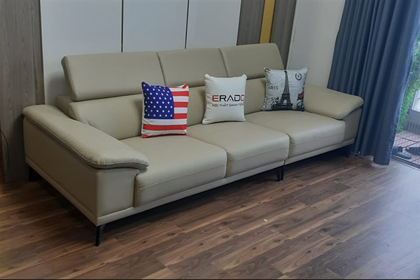 Chị Hạnh ở Hồ Tùng Mậu quyết định chọn sofa văng bọc da Erado để hoàn thiện phòng khách