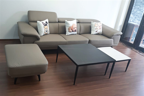 Combo sofa hạng sang - bàn trà giúp nâng tầm không gian sống của gia đình chị Ngọc ở Hòa Bình