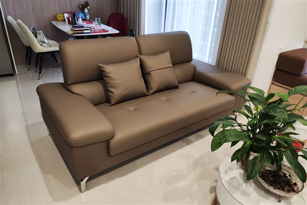 Chị Nguyên ở Vinhomes Smart City đã chọn sofa da hạng sang ERADO