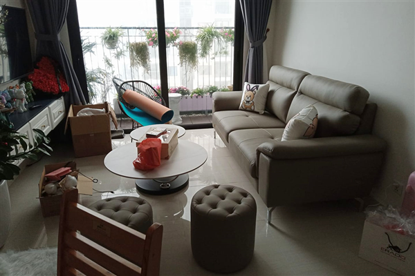 Trang hoàng phòng khách tiện nghi cho gia đình chị Thảo ở Vinhomes Smart City