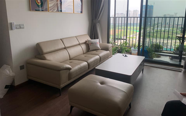 Sofa bọc da Erado phát huy hết công năng tại phòng khách nhà chị Thu ở Nguyễn Văn Huyên