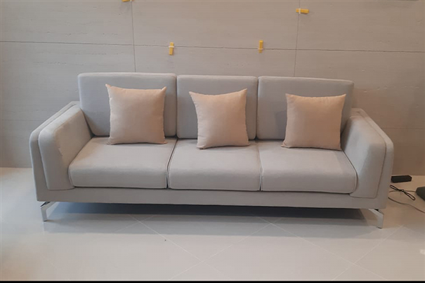 Thổi hồn cho phòng khách hiện đại của chị Thủy bằng mẫu Sofa văng vải nỉ Erado