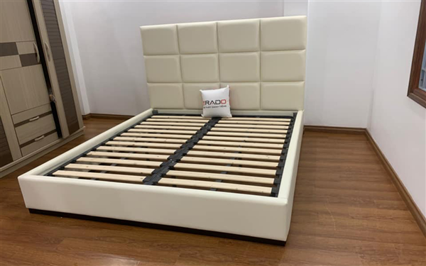 Chiêm ngưỡng mẫu giường bọc da hiện đại Erado mới ra mắt đã được chị Trang sở hữu
