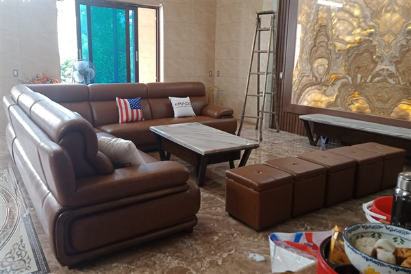 Combo ghế sofa và bàn kệ Tivi tại nhà chị Khuyên ở Bắc Kạn
