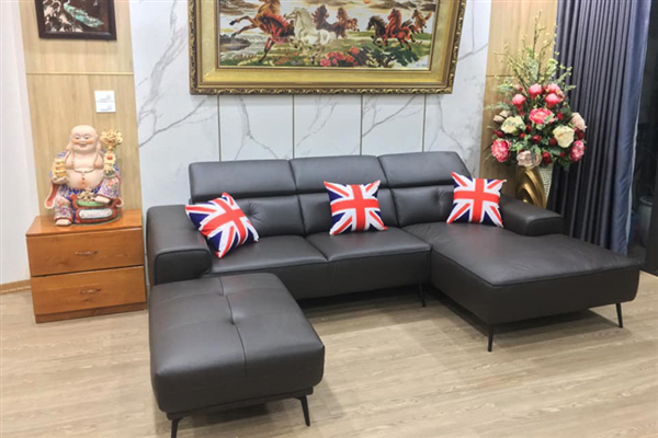 Hoàn thiện phòng khách sang trọng cho gia đình chú Tuấn ở Long Biên với sofa da thật ERADO