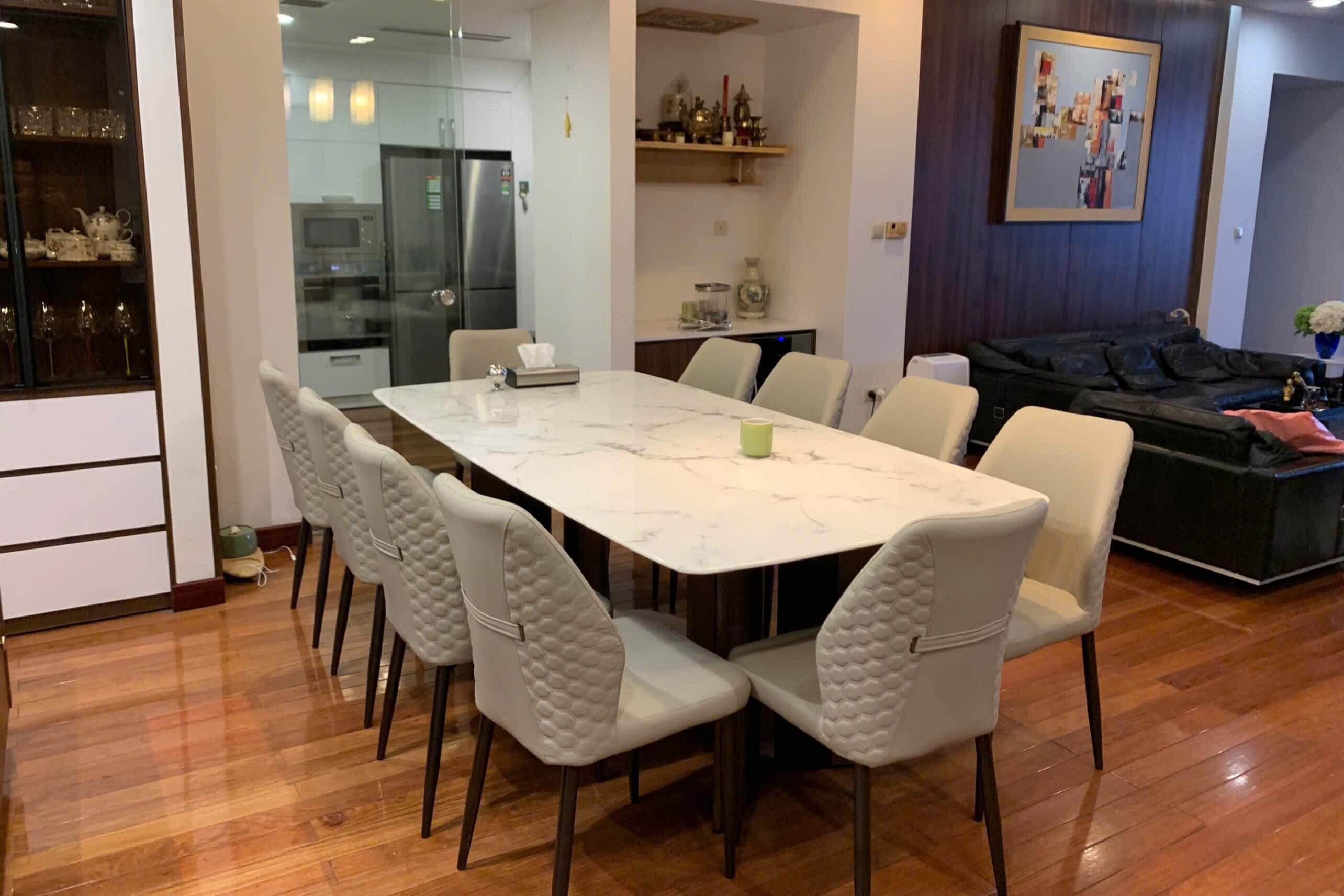 ERADO BÀN GIAO BÀN GHẾ ĂN NHẬP KHẨU CHO GIA ĐÌNH CHỊ HỒNG Ở BÀ TRIỆU