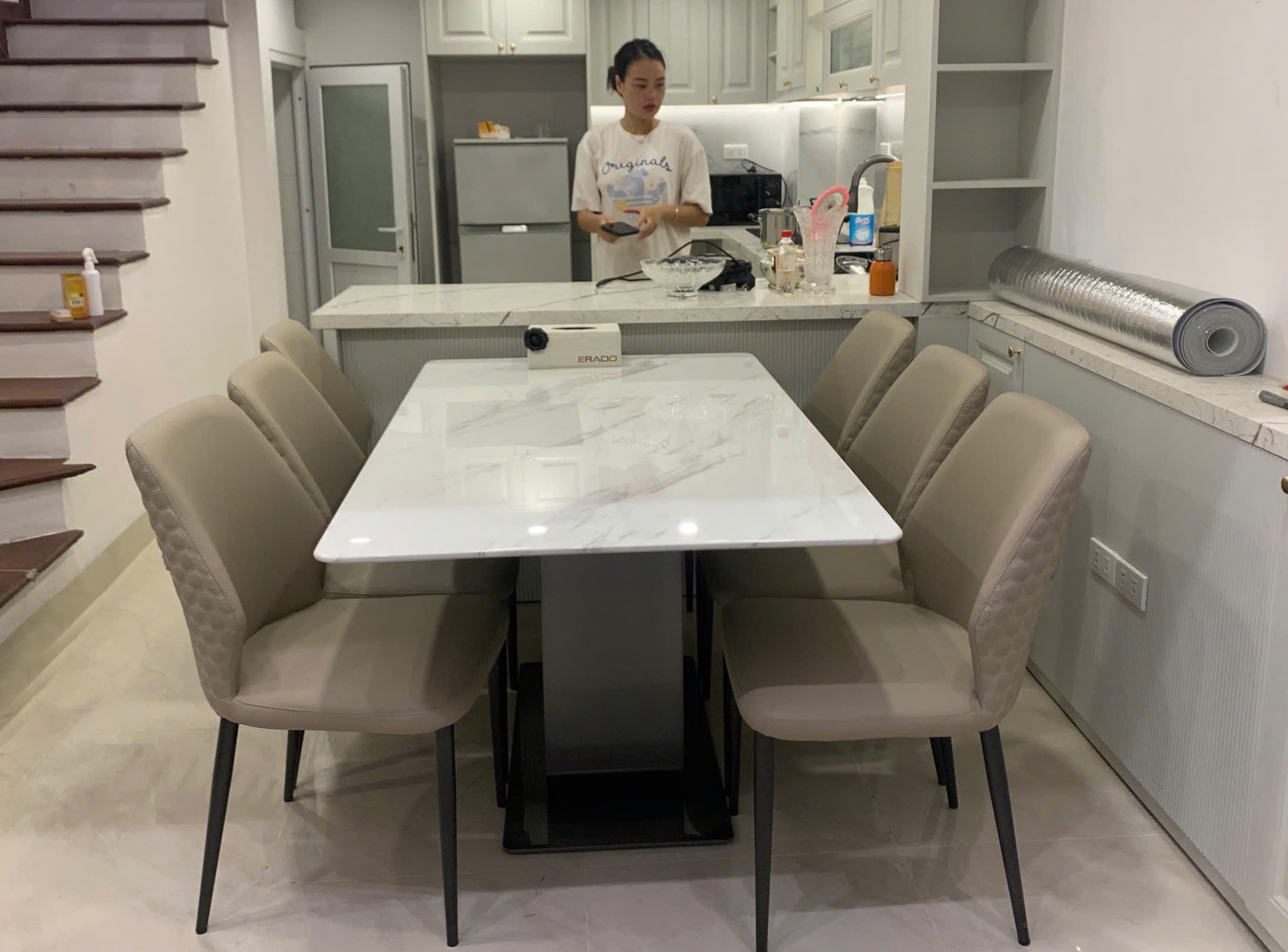 ERADO BÀN GIAO THÀNH CÔNG BÀN GHẾ ĂN CHO GIA ĐÌNH CHỊ HOÀI Ở ĐƯỜNG LÁNG