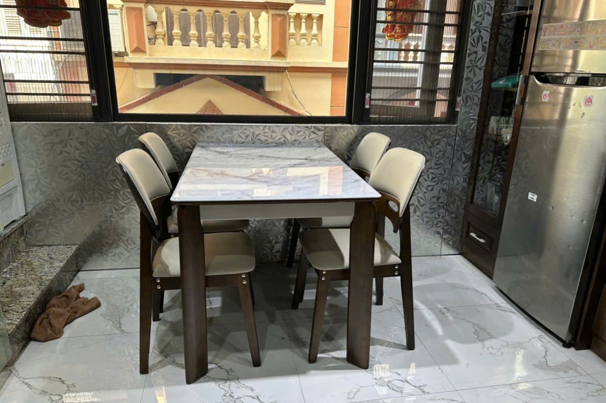 ERADO BÀN GIAO THÀNH CÔNG BỘ BÀN ĂN 4 GHẾ CHO GIA ĐÌNH ANH HỌC Ở VINHOME