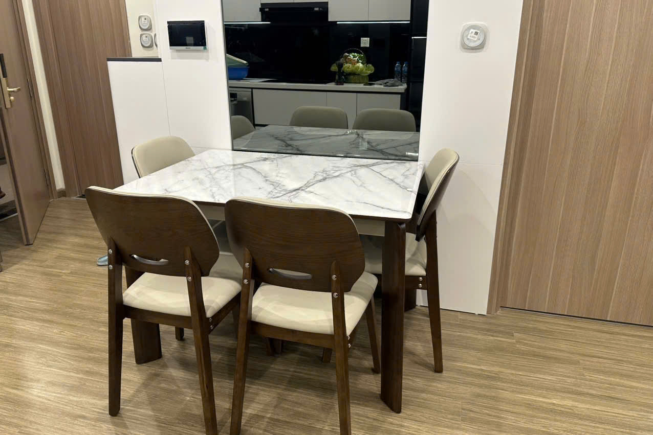 ERADO BÀN GIAO THÀNH CÔNG BỘ BÀN ĂN 4 GHẾ HIỆN ĐẠI CHO GIA ĐÌNH ANH VIỆT Ở TÂY MỖ