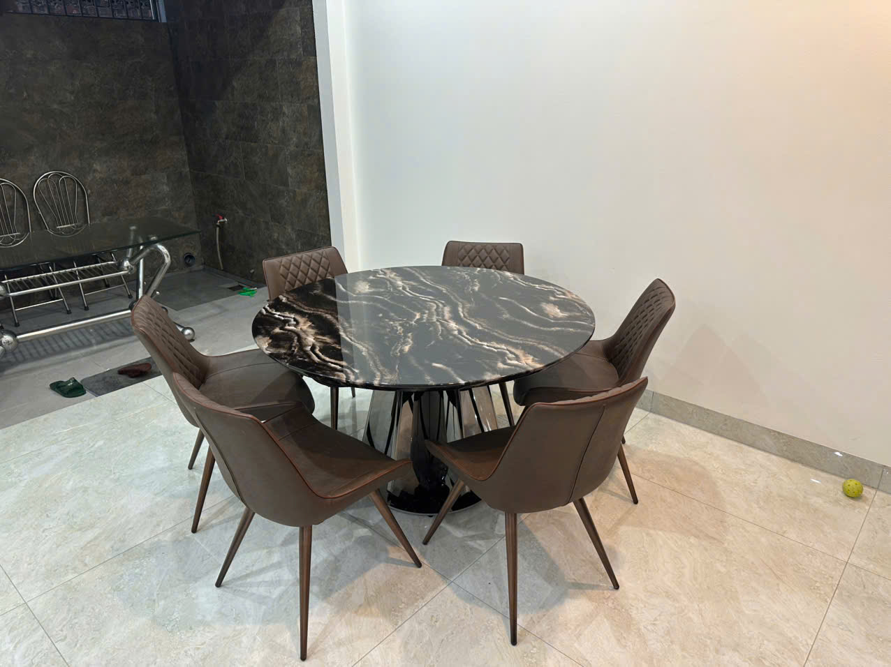 ERADO BÀN GIAO THÀNH CÔNG BỘ BÀN ĂN 6 GHẾ NHẬP KHẨU CHO GIA ĐÌNH CHỊ HUYỀN Ở PHÚ THỌ