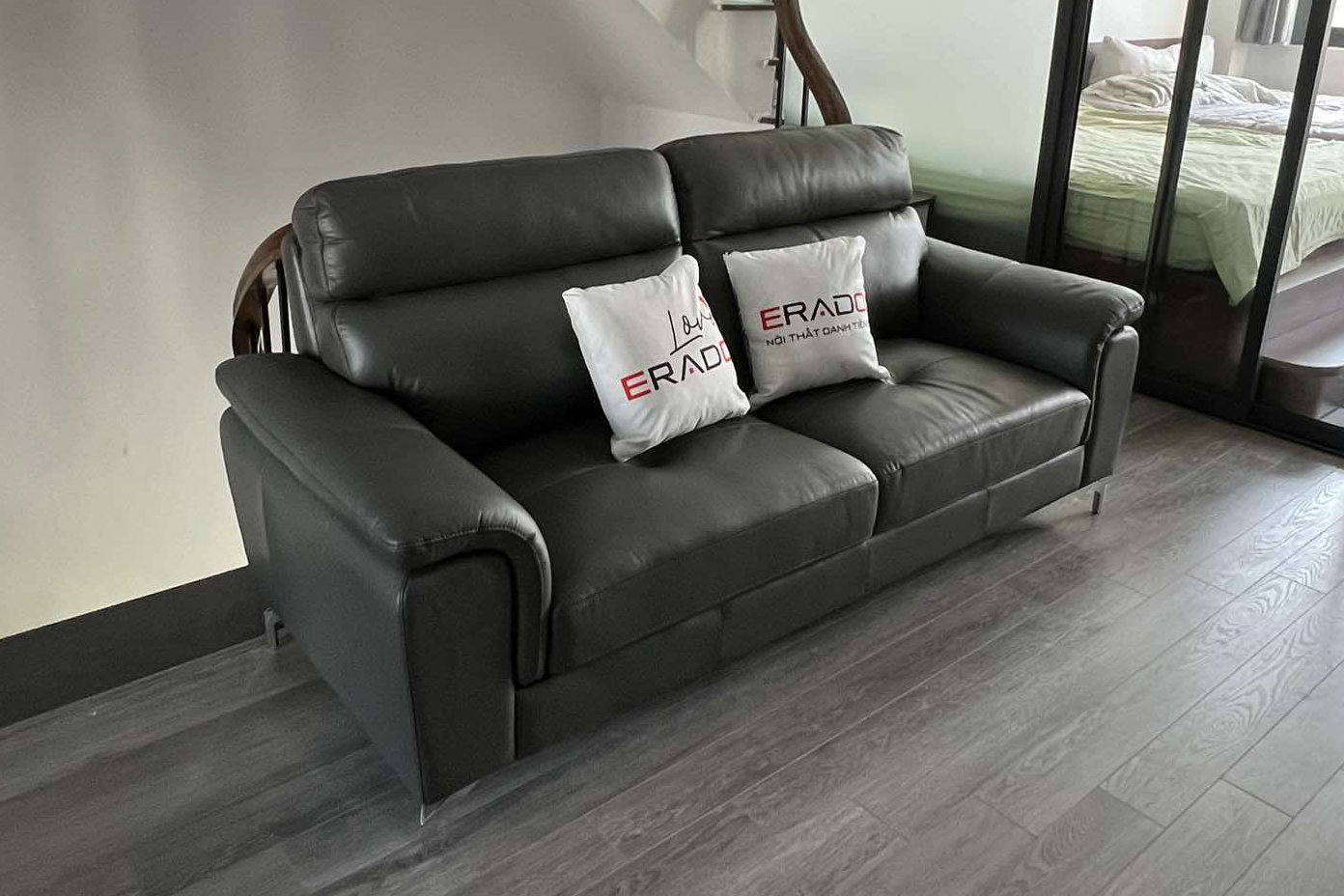 ERADO BÀN GIAO THÀNH CÔNG BỘ SOFA DA THẬT CHO GIA ĐÌNH CÔ HOA Ở GIA LÂM