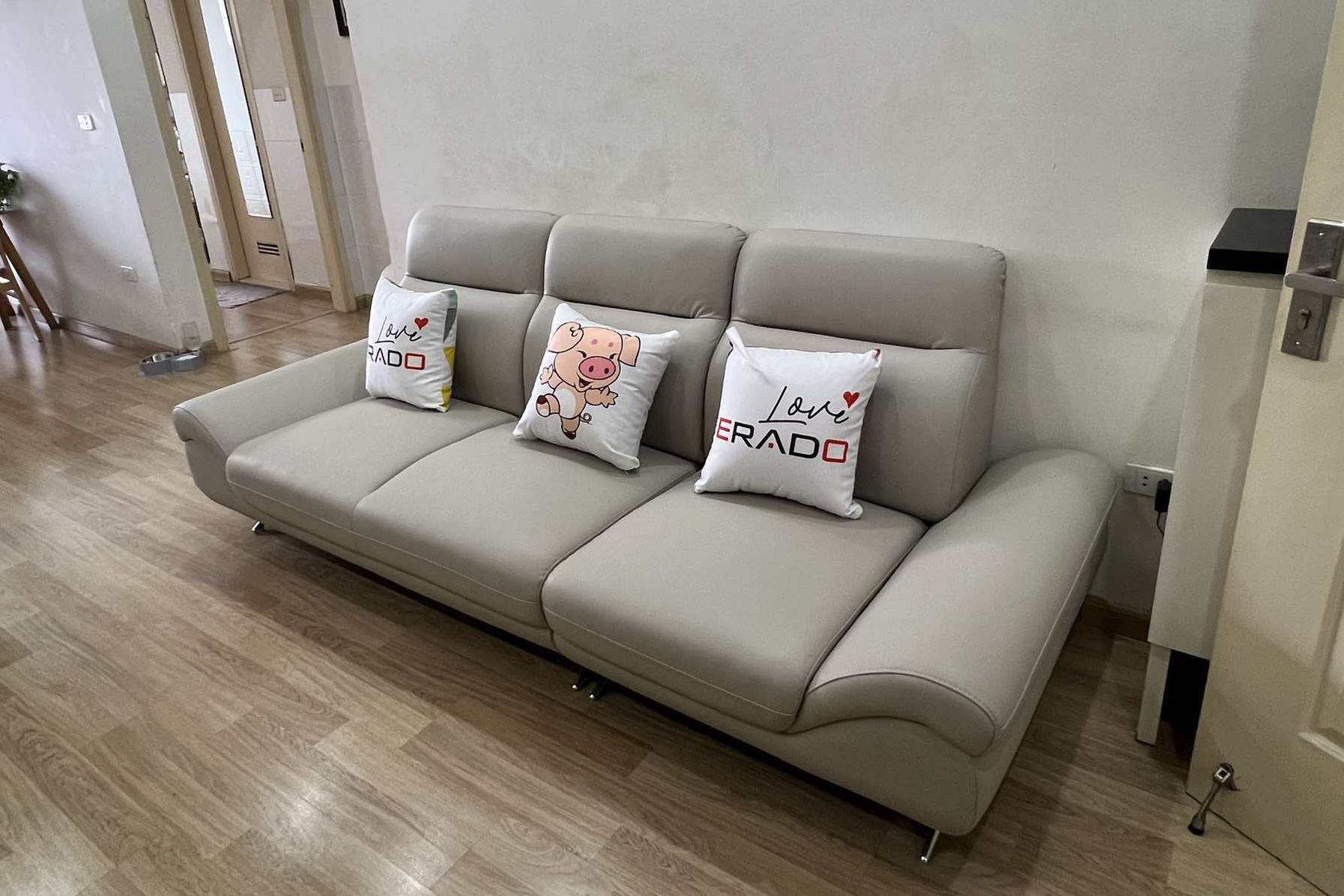 ERADO BÀN GIAO THÀNH CÔNG BỘ SOFA VĂNG DÀI CHO GIA ĐÌNH CHỊ CHÍ Ở HOÀNG MAI