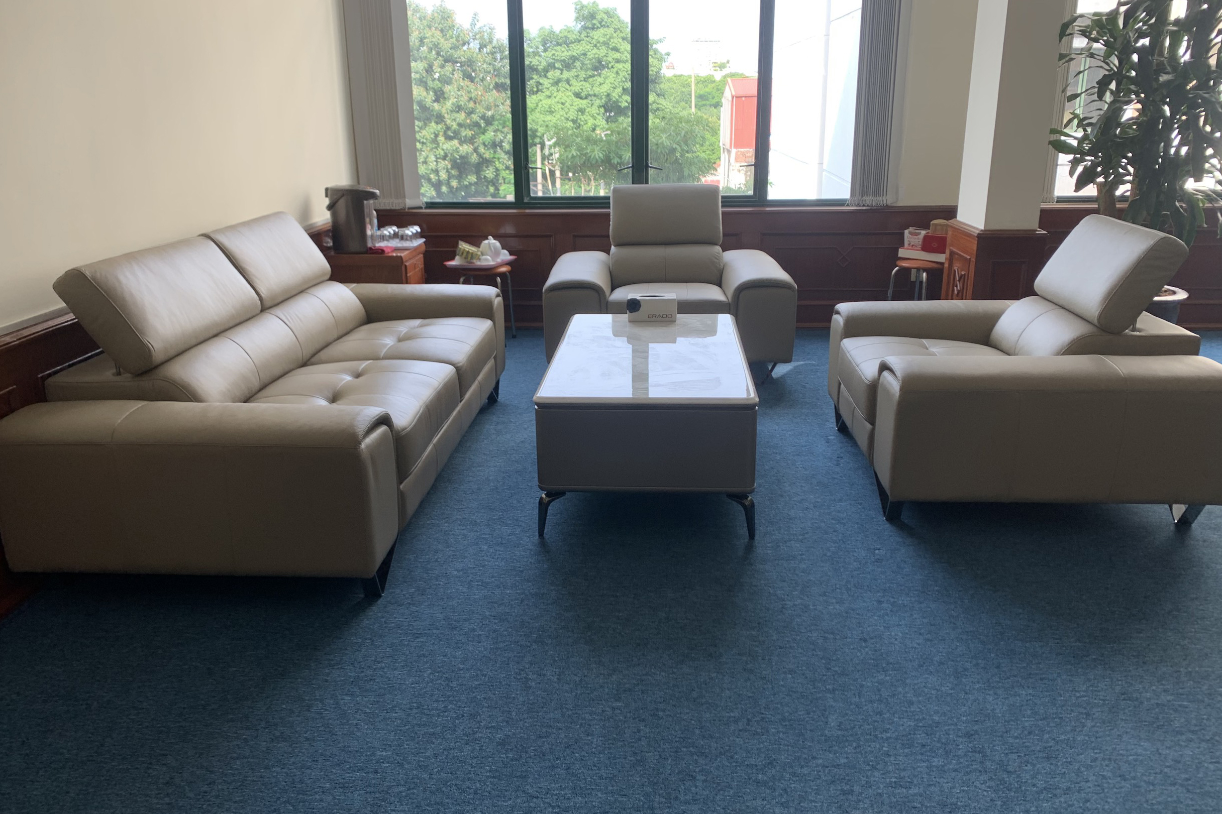 ERADO BÀN GIAO THÀNH CÔNG COMBO SOFA - BÀN TRÀ CHO CHỊ LOAN Ở LÊ DUẨN