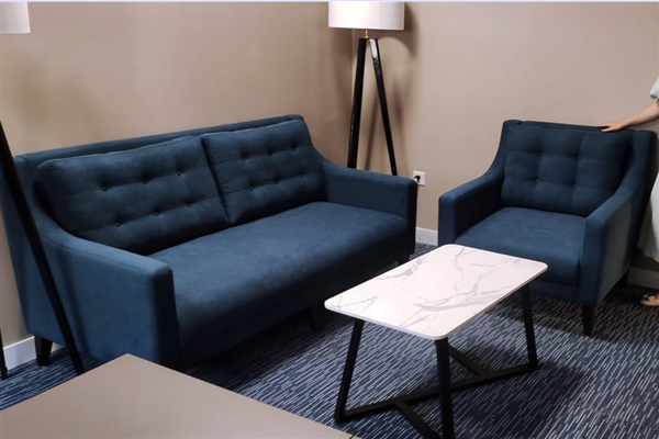 Ngắm nhìn vẻ diễm lệ của bộ Sofa vải màu xanh độc đáo tại công ty kiến trúc Tây Hồ